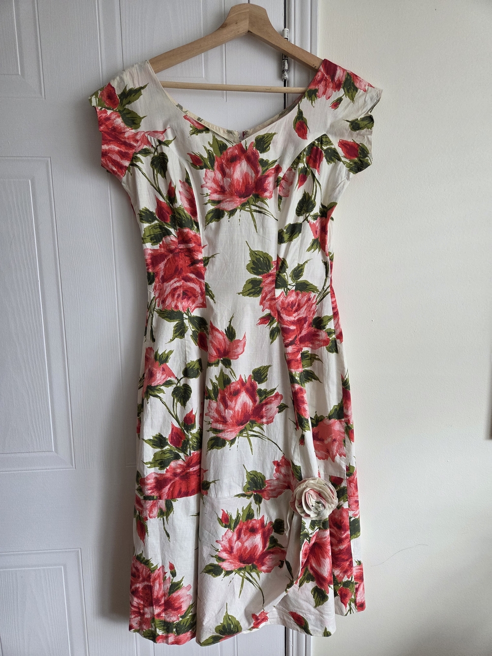 Beautiful Vintage 50s Rose Print Dress | Romantic Floral Cotton Medium - Picture 2 of 5